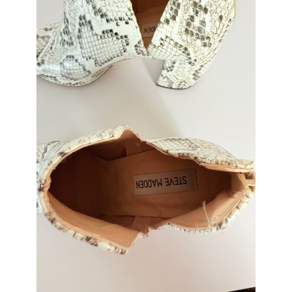 Steve Madden Edric Ankle Bootie Snakeskin Print Size 6 Block Heel Side Cut Out - Picture 12 of 13